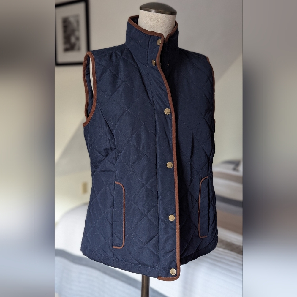 Bass Quilted Vest in Dark Blue with Brown Accents